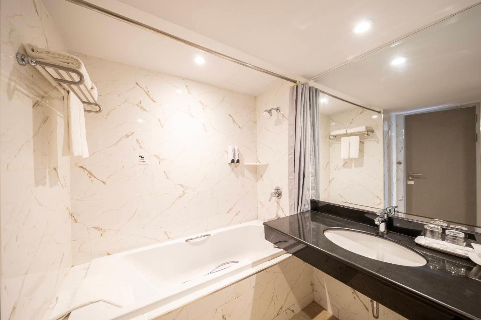 New Season Hotel Хат'яй Екстер'єр фото