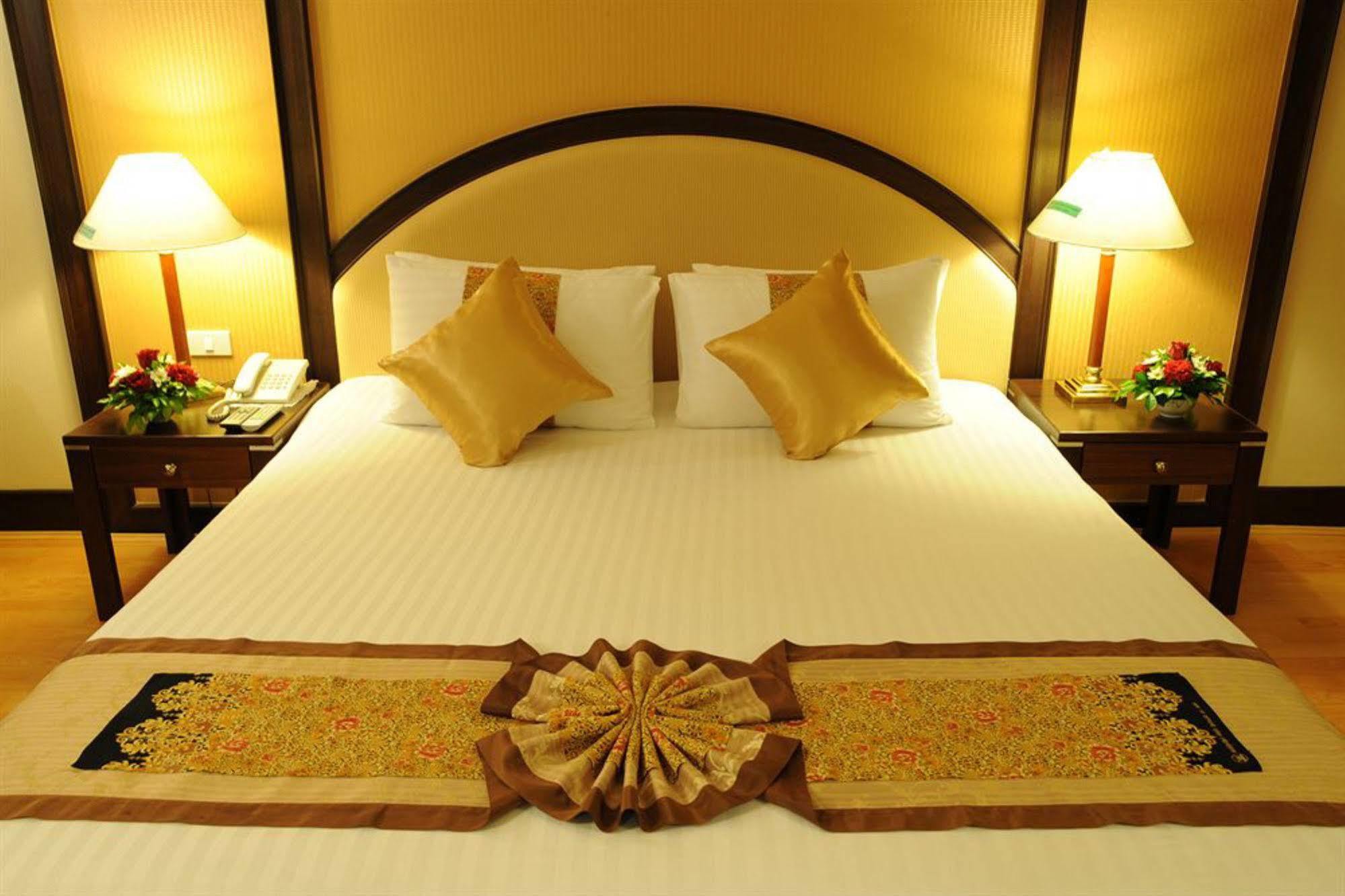 New Season Hotel Хат'яй Екстер'єр фото