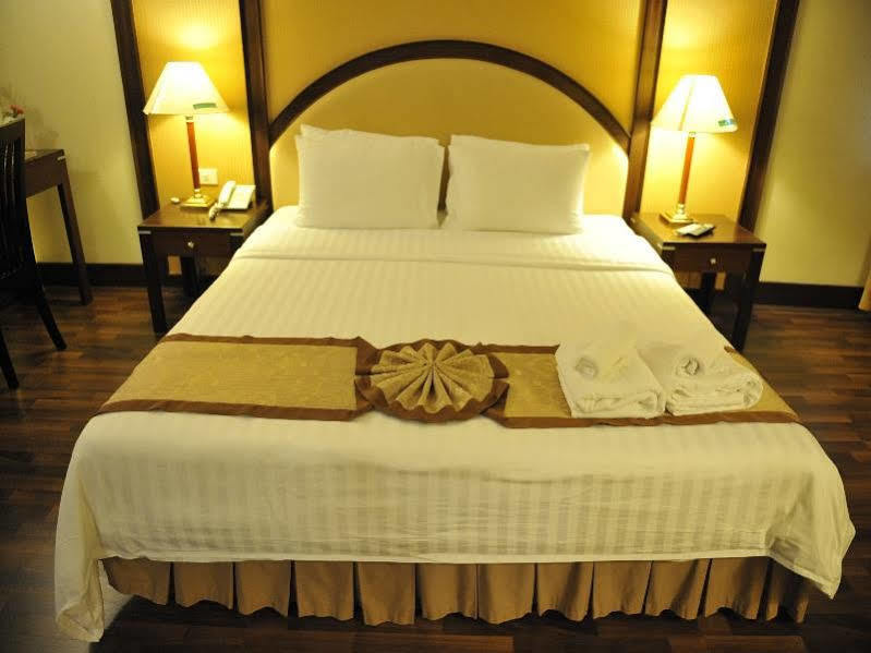 New Season Hotel Хат'яй Екстер'єр фото